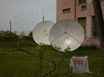 Satellitenantennen und Sendemasten in Fllaka